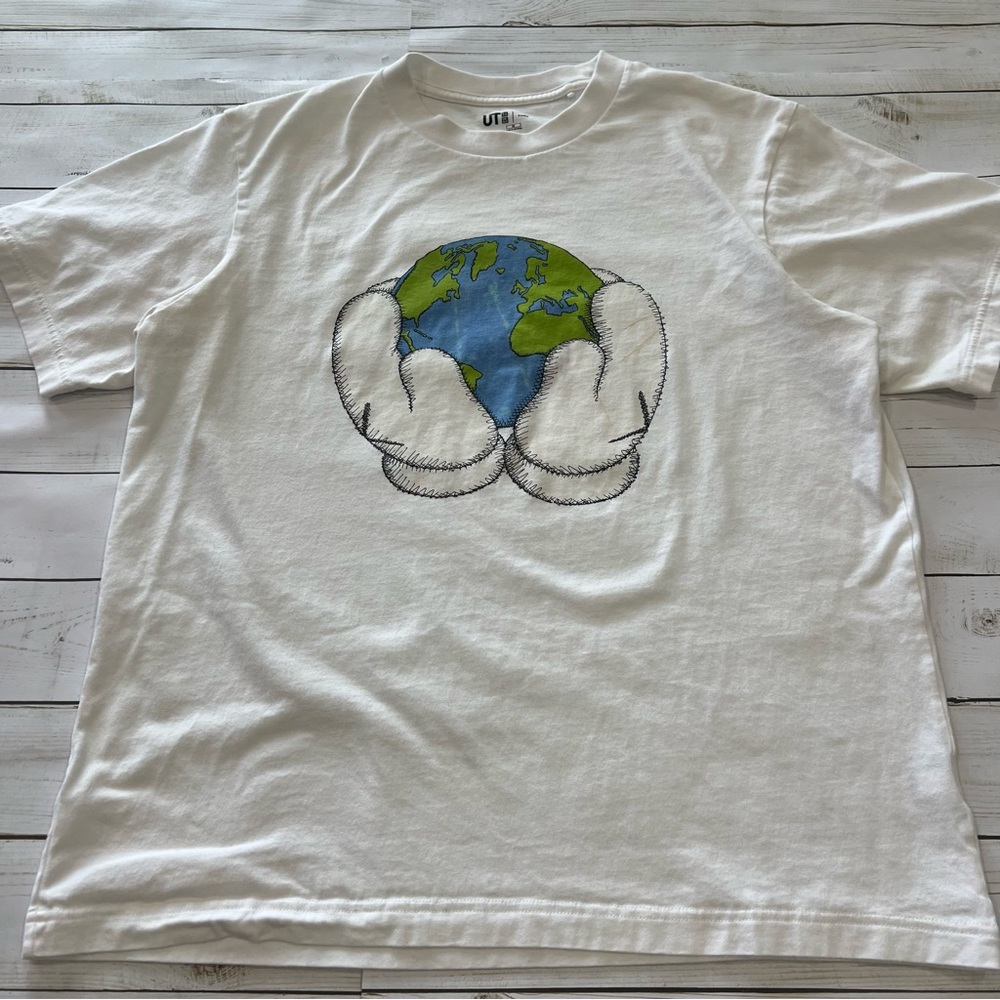 KAWS x Uniqlo "Peace For All" Tee Sz M